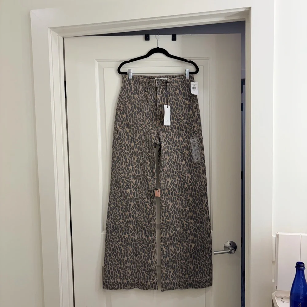 NWT Hidden “Happi” leopard wide leg jeans from Buckle - Picture 1 of 10